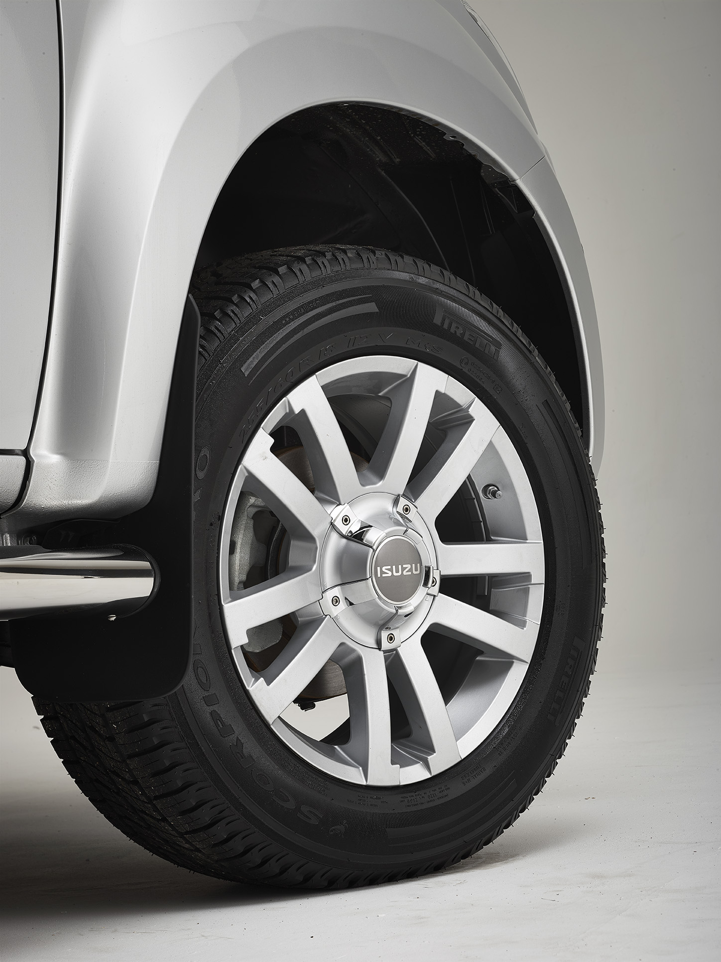 18" Silver Alloy Wheel & Tyres (Pirelli Scorpion 255/60R18)