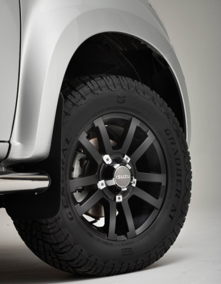 18" Black Alloy Wheel & Tyres (Pirelli Scorpion 255/60R18)
